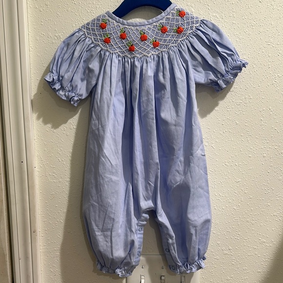 Smockingbird - Picture 1 of 1